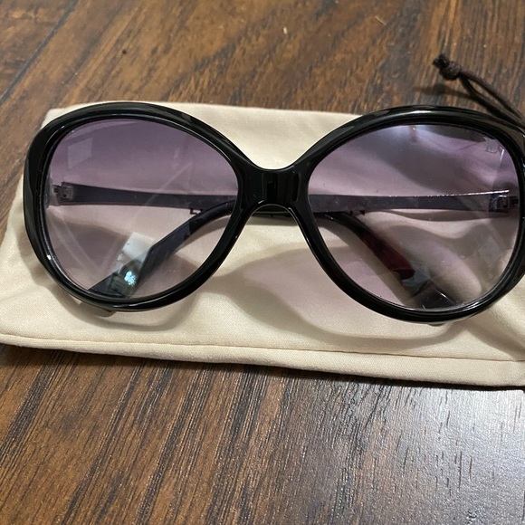 Louis Vuitton Sunglasses - Picture 2 of 15